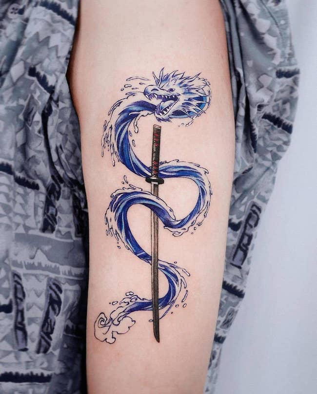 Il tatuaggio fantasy Water Dragon di @e.nal.tattoo