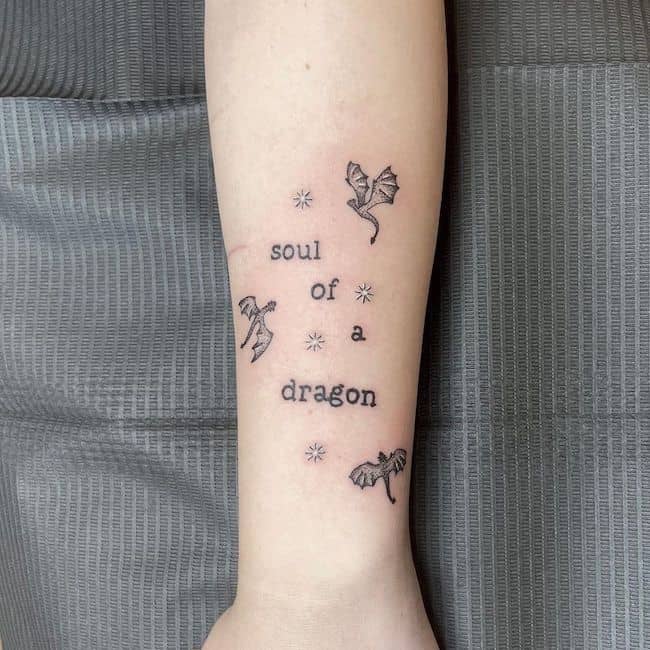 Anima di drago di @k8.tat- migliori tatuaggi di drago per donne e ragazze