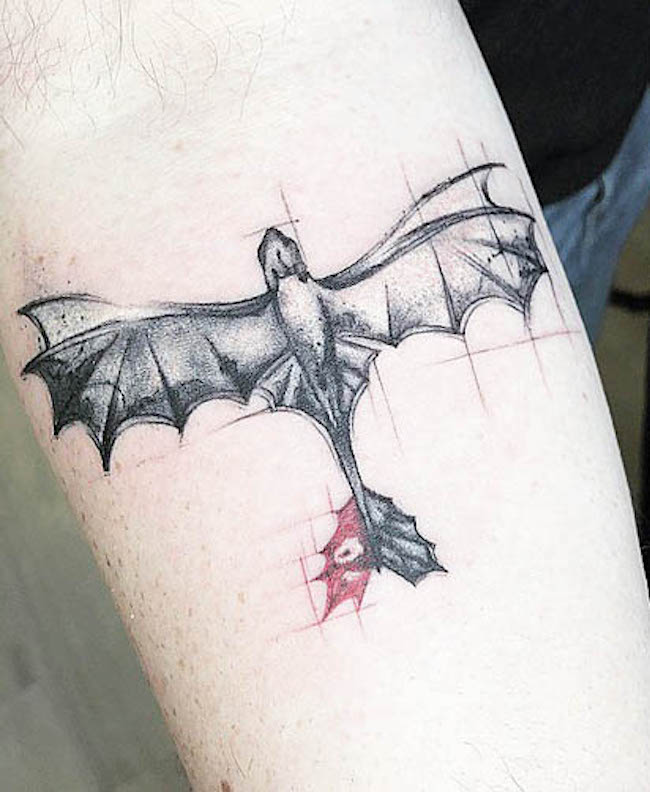 Tatuaggio con diagramma del drago di @offthegroundink