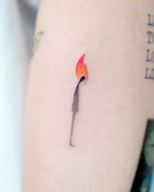 Piccolo fiammifero solitario di @keenetattoo