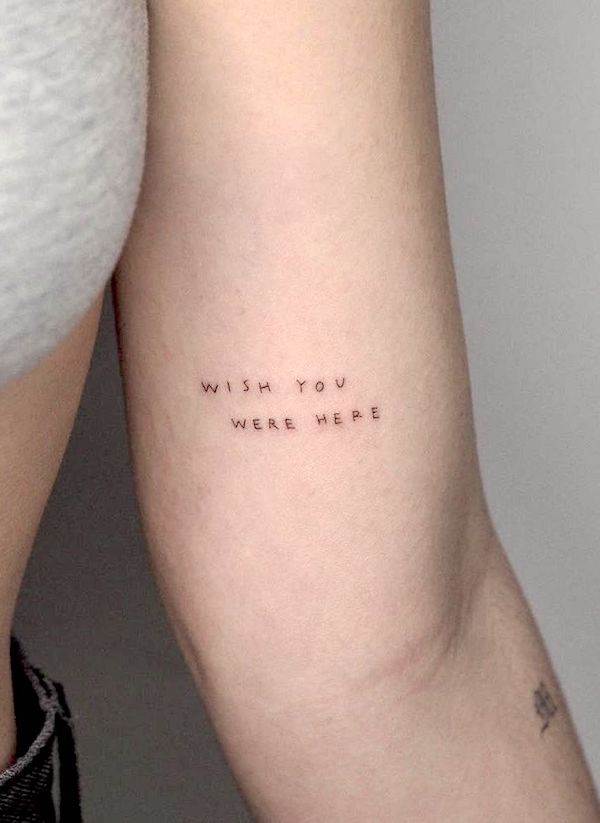 Piccolo tatuaggio triste