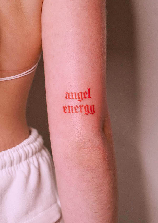 Tatuaggio con citazione di Angle Energy di @sonia_ink_