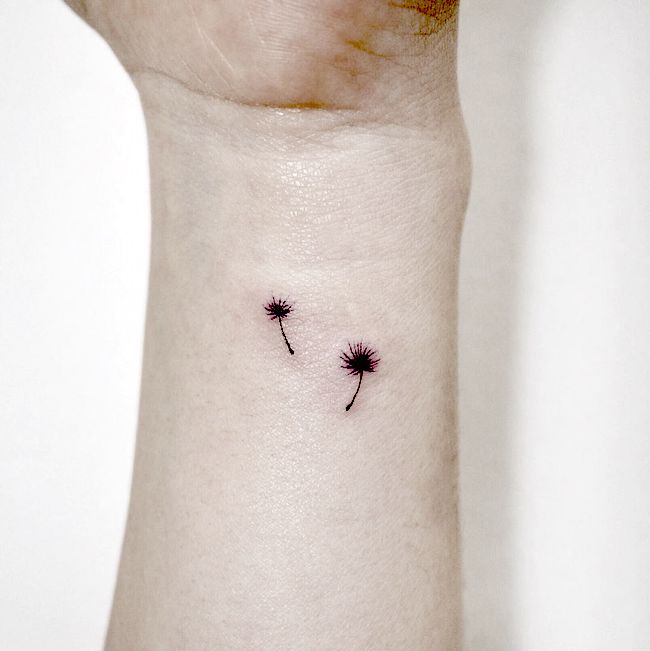 Let it go_ piccolo dente di leone tatuato da @mint_tattooist