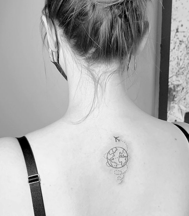 Non smettere mai di esplorare _tatuaggio sulla nuca di @nillo.ink