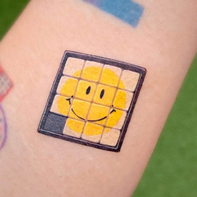 Keep smiling by @0chicken.tattoo - Tatuaggi di positività che ti faranno sorridere