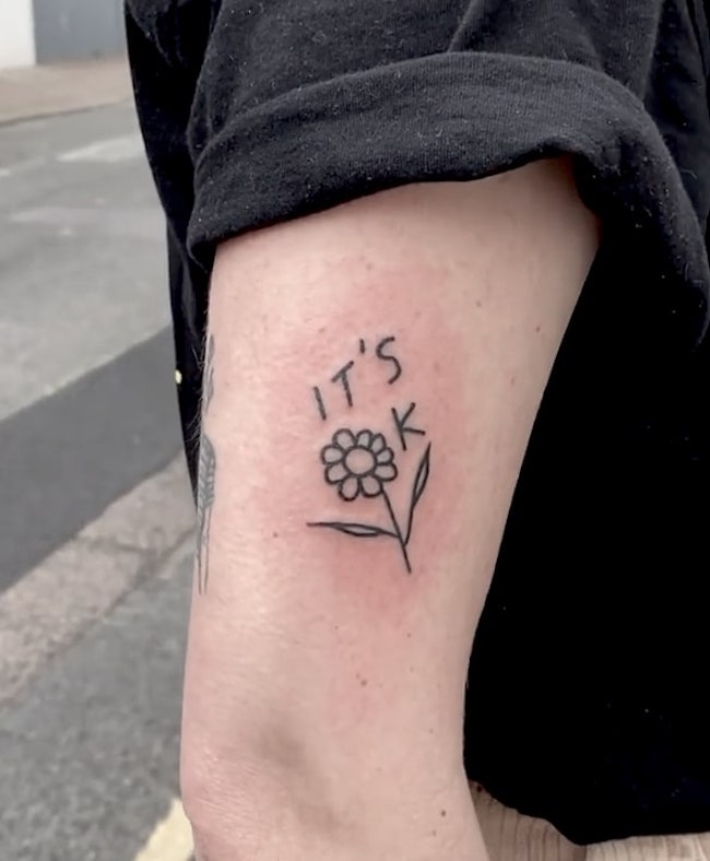 tatuaggio con citazione its ok di @_harrymckenzie