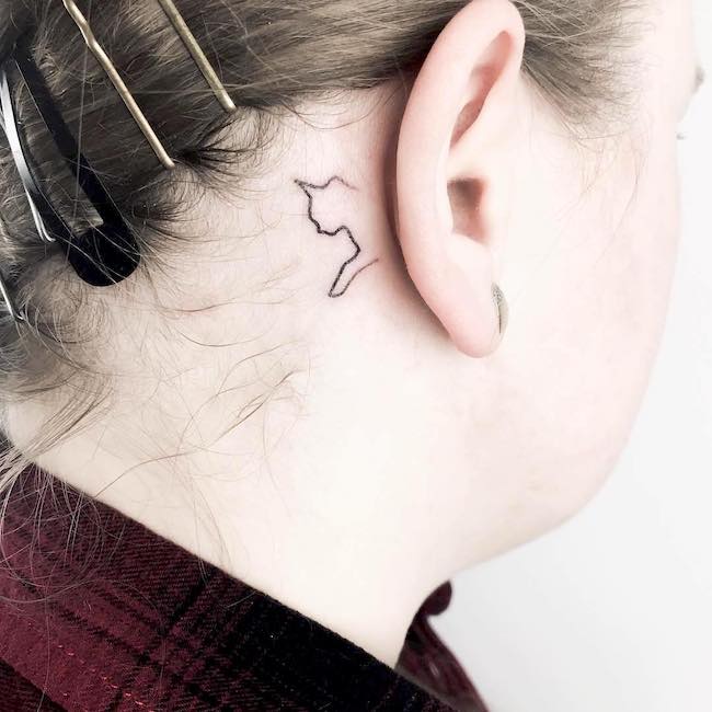 Un simpatico tatuaggio per gli amanti dei gatti di @bymosler
