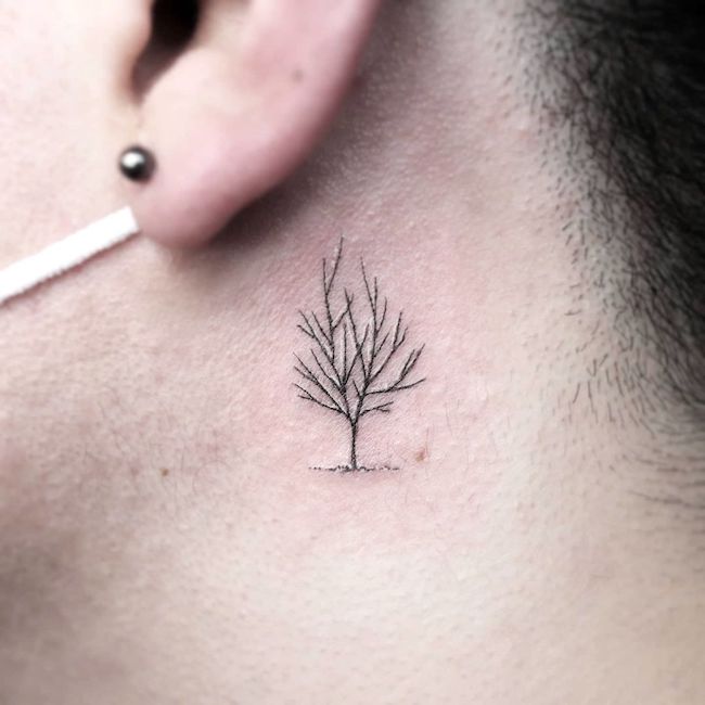 Tatuaggio minimalista dell'albero della vita di @tattooist_namoo