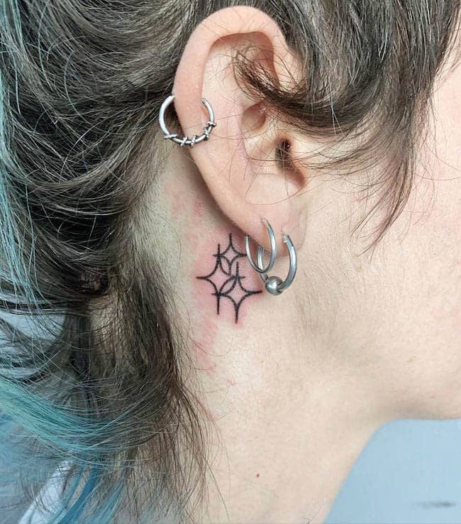 Tatuaggio all'orecchio Shine like the stars di @nein666_tattoo