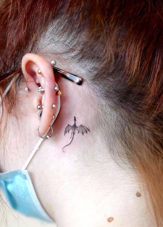 La ragazza con il tatuaggio del drago di @choiyun_tattoo