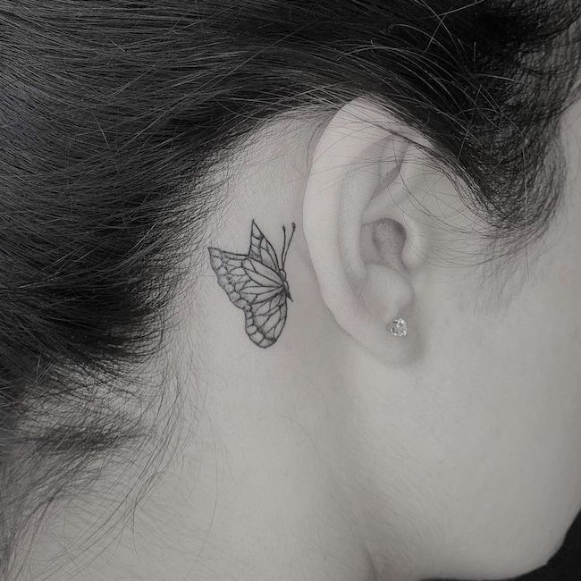 Un intricato tatuaggio a forma di farfalla di @tylertelles
