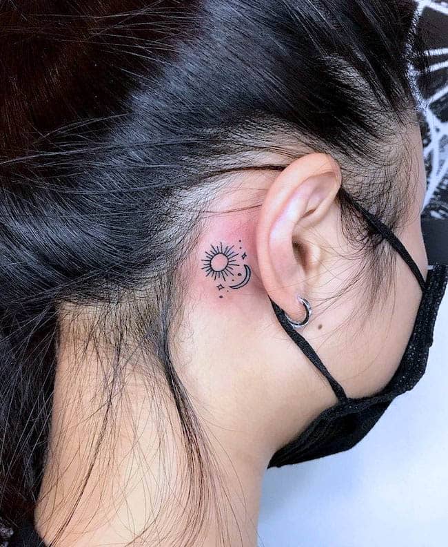 Tatuaggio con sole e luna di @munkymandee