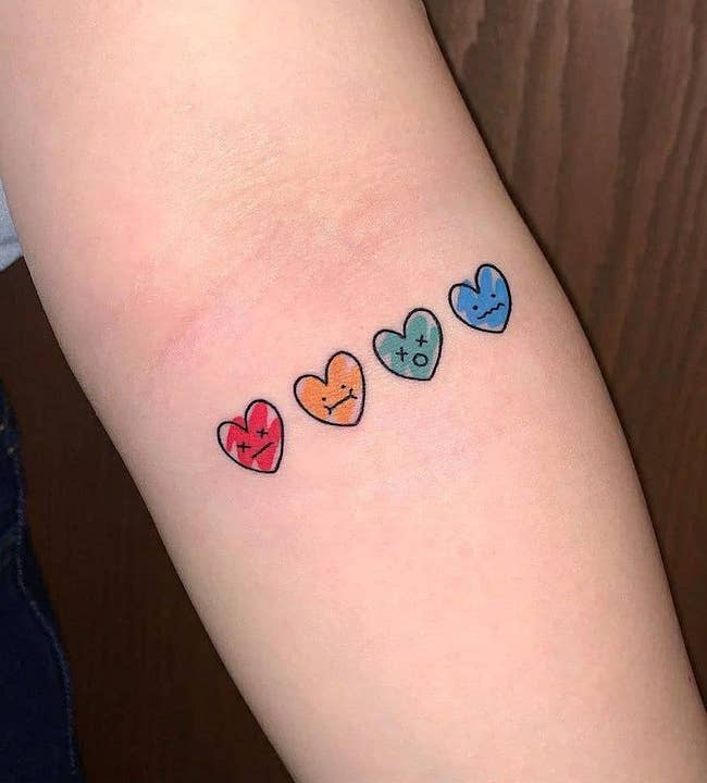 Tatuaggio triste minimalista di @chiz_tattoo
