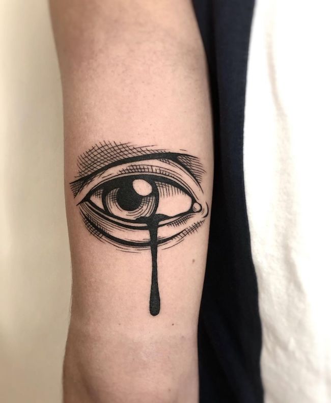 Tatuaggio Tears di @labaratta_tattoo