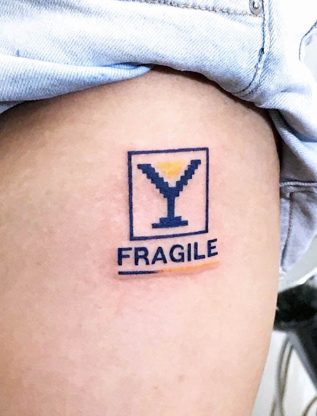 Tatuaggio Fragile di @youthless