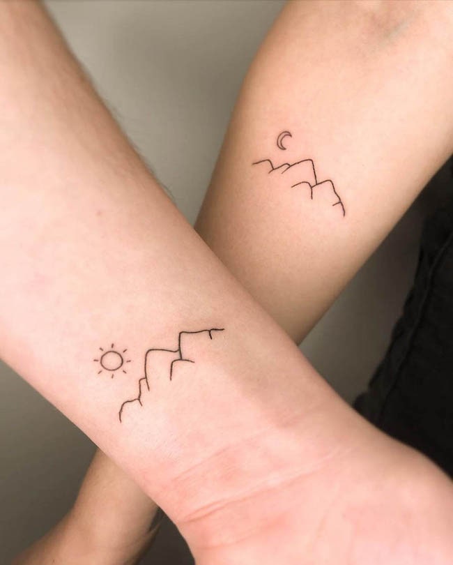 Giorno e notte - Tatuaggi da polso abbinati per madre e figlio di @9dotstattoo