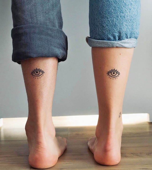 Tatuaggi sul polpaccio con i simboli del malocchio - Tatuaggi per madre e figlio