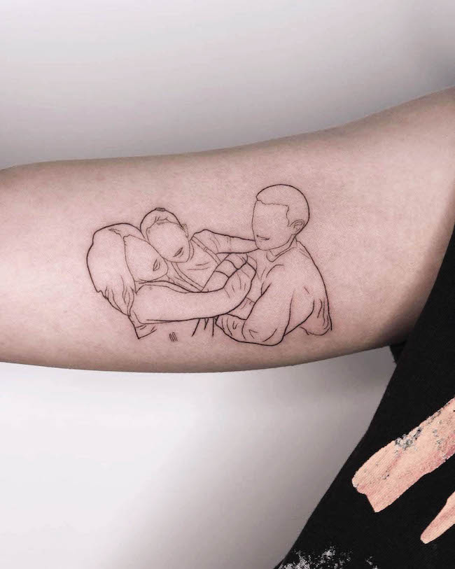 Una foto di famiglia permanente sulla pelle - Tatuaggi madre-figlio di @sliwka.tattoo