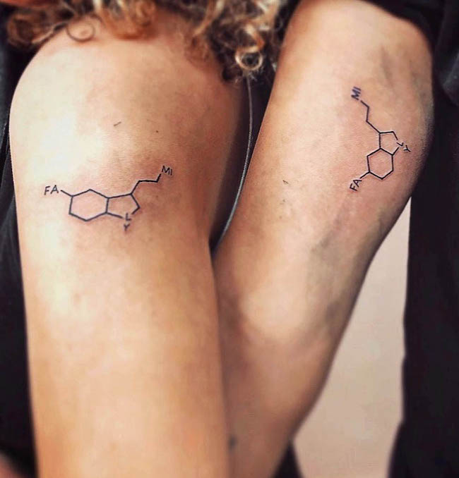 La famiglia è la nostra chimica - tatuaggi con molecole abbinate di @vered_sa