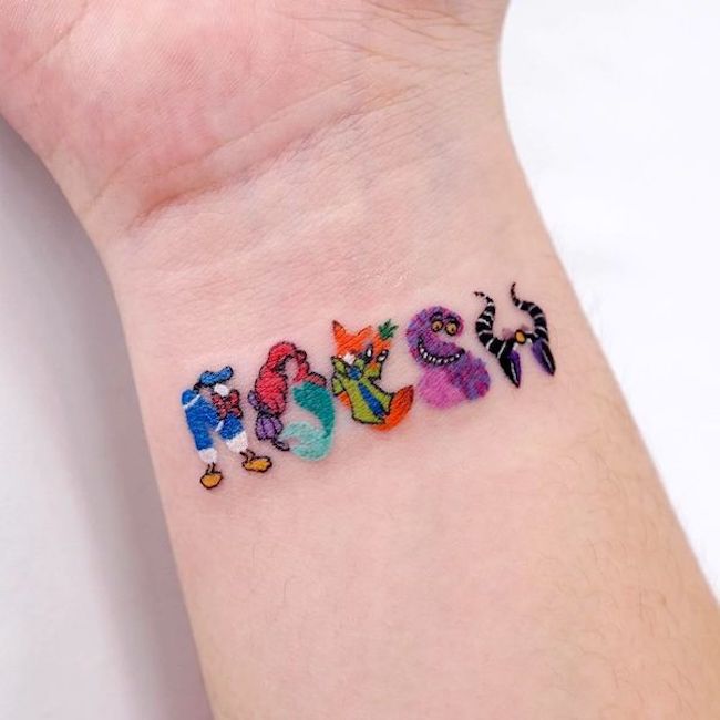 Personaggi Disney tatuati sul polso da @tattooist__lala