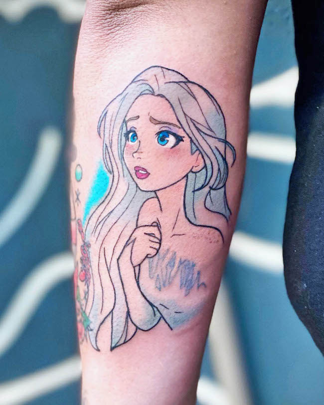 Uno splendido tatuaggio di Elsa realizzato da @tobyjamez