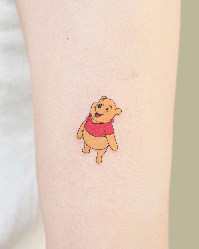 Tatuaggio Winnie the Pooh di @tattoo.pencil