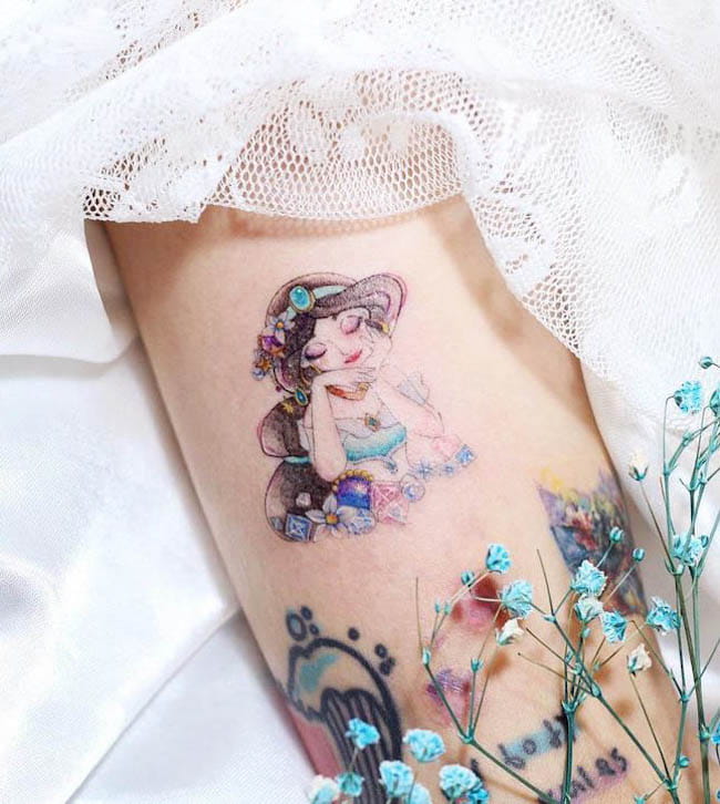 Un tatuaggio femminile della Principessa Jasmine di @ciel_tattoo