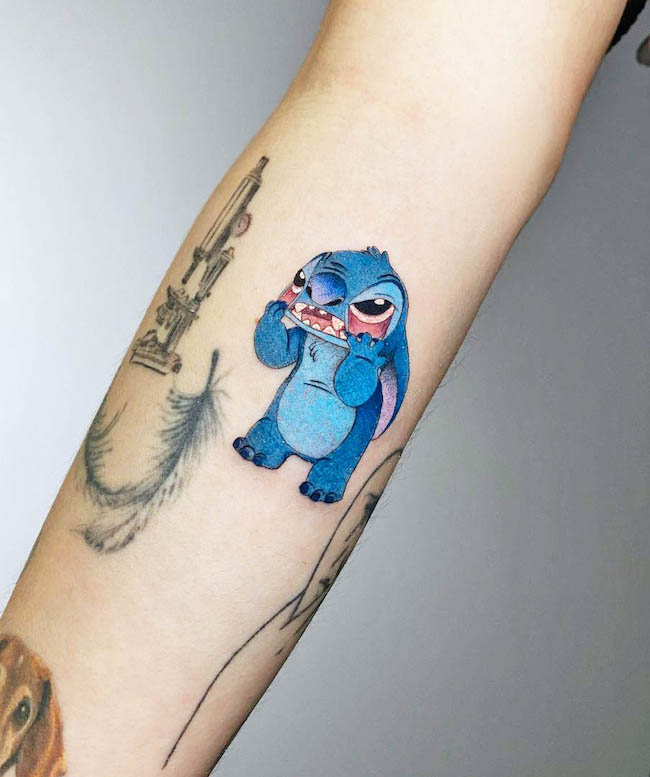 Un tatuaggio a punto super carino di @andreeconejo