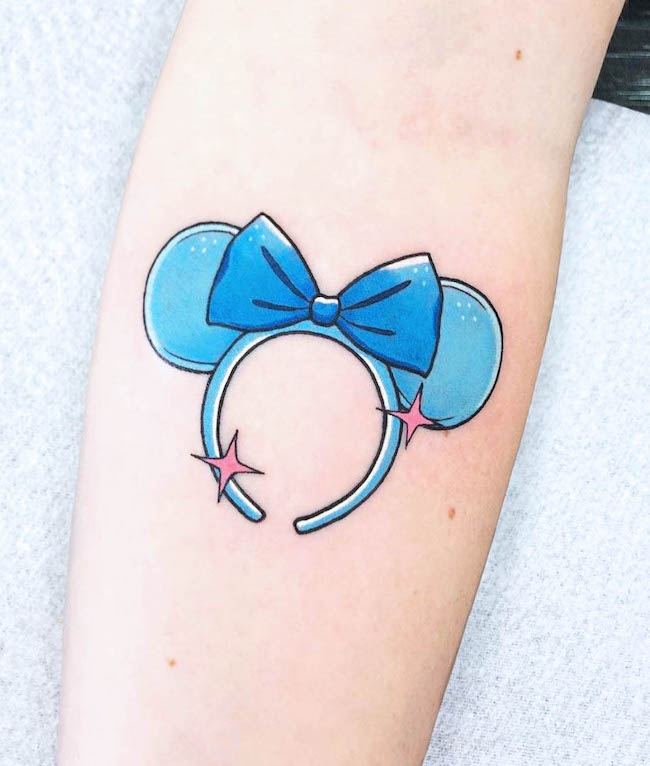 Un tatuaggio Disney minimalista per ragazze di @thebakery
