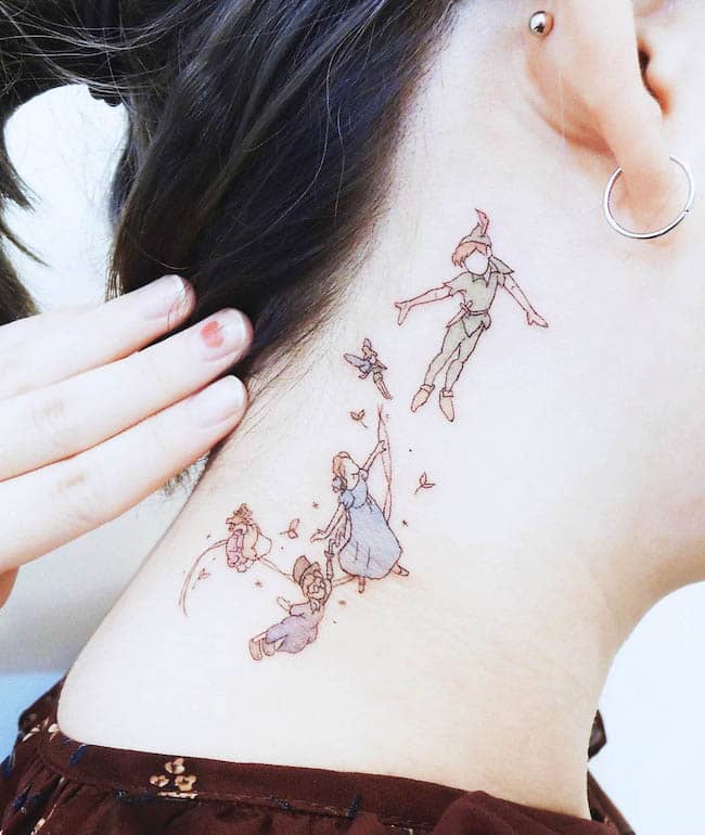 Tatuaggio Peter Pan dietro l'orecchio di @yezottt