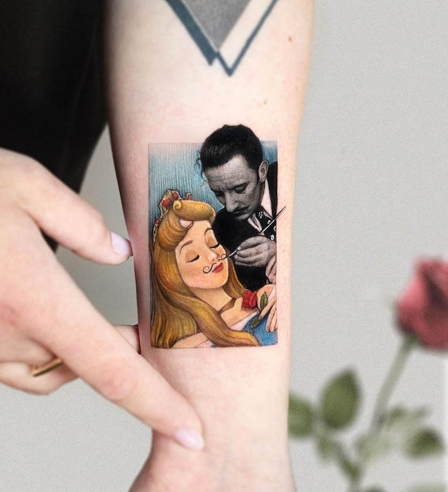Un tatuaggio creativo della Bella Addormentata di @edit_paints