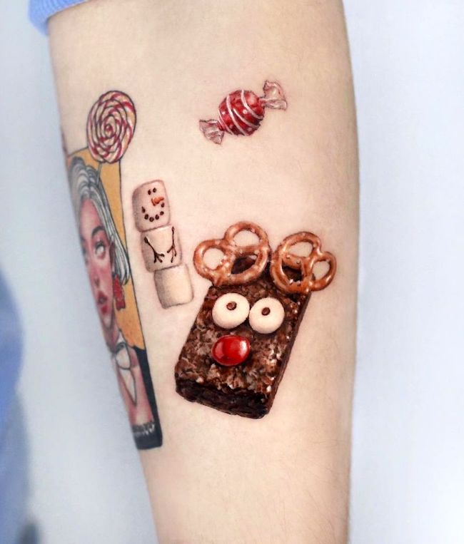Tatuaggio Pretzel renna brownie per Natale di @harry_color - Tatuaggi di cibo da acquolina in bocca che vi faranno venire fame