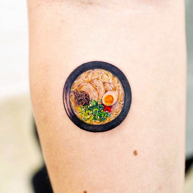 Tatuaggio ramen di @heemee.tattoo