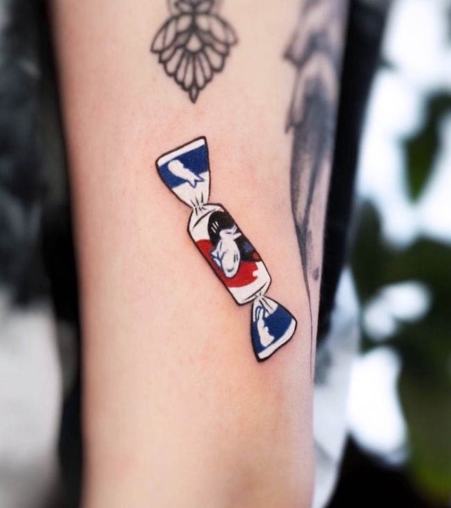 Tatuaggio coniglio bianco caramellato di @newtattoo_17