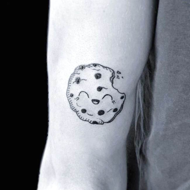 Tatuaggio di biscotti di @lacrypteink