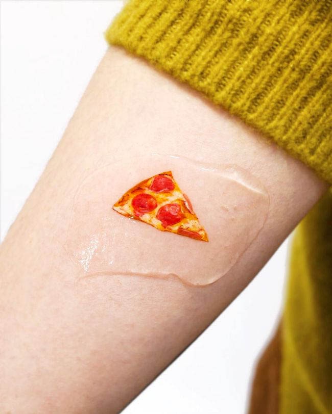Tatuaggio di pizza di @hansantattoo - Tatuaggi sul cibo che ti faranno venire fame