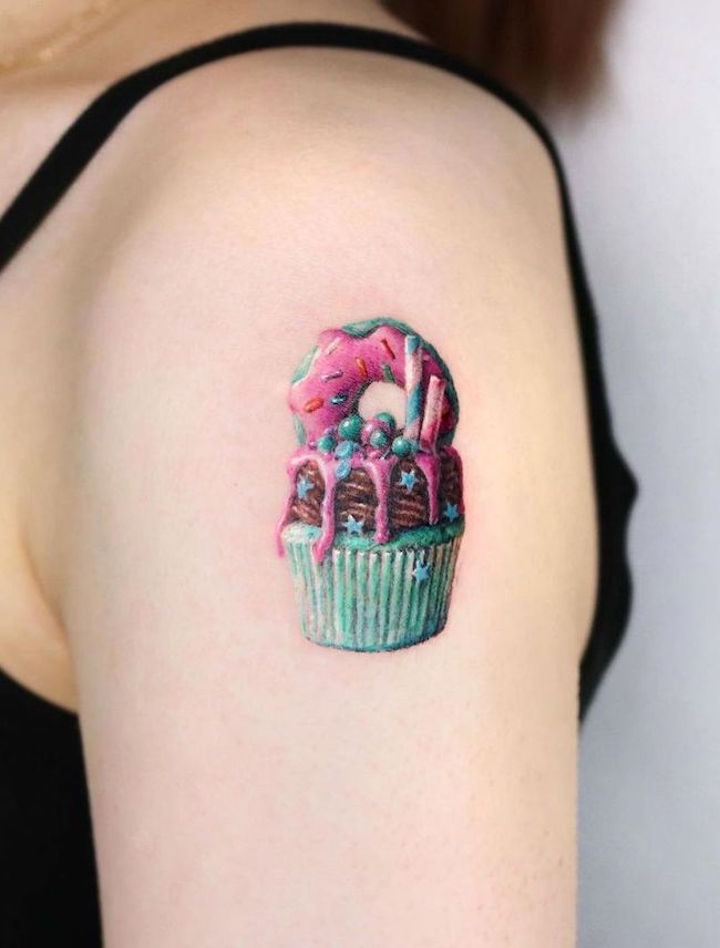 Tatuaggio con ciambella di @harry_color - Tatuaggi di cibo da acquolina in bocca che vi faranno venire fame