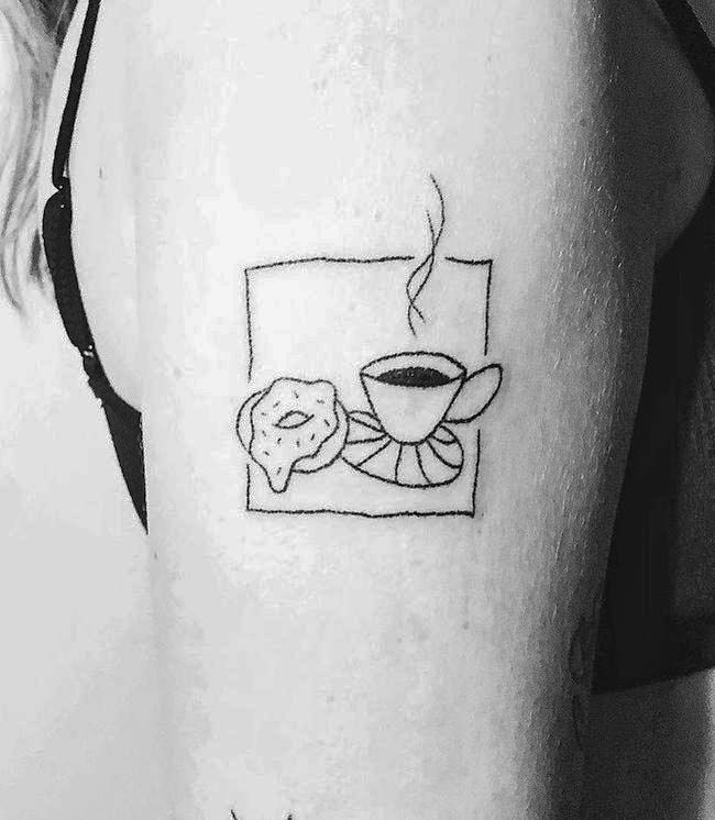 Ciambella e caffè tatuati da @emiliyaotattoo