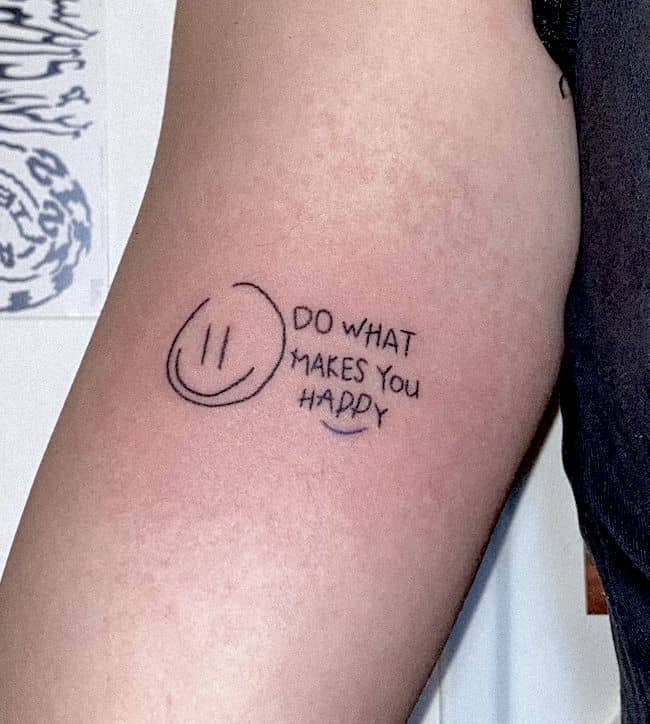 Do what makes you happy un tatuaggio semplice ma profondo di @deiideii.tt