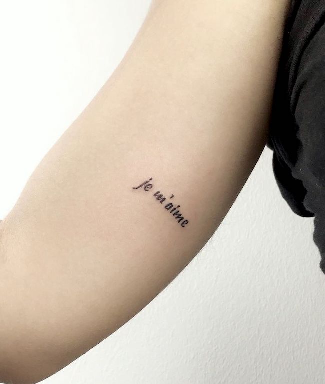 Mi amo - una semplice citazione francese tatuata da @denizinks