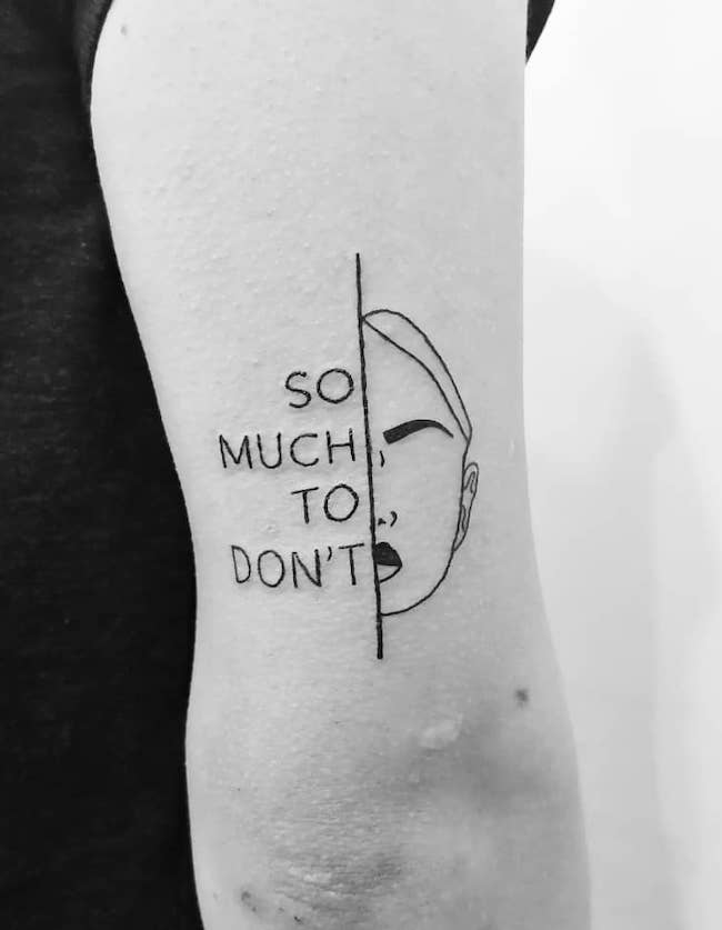 Dite no a ciò che non vi serve più, un tatuaggio ispiratore di @tttypoholic