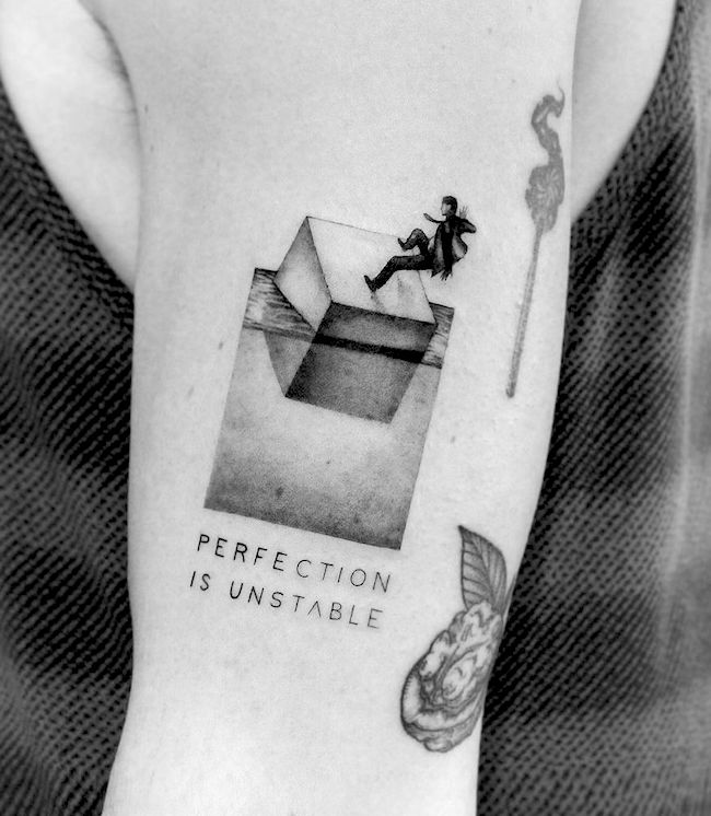 Progress not perfection un tatuaggio sul profondo amore per se stessi di @ghinkos