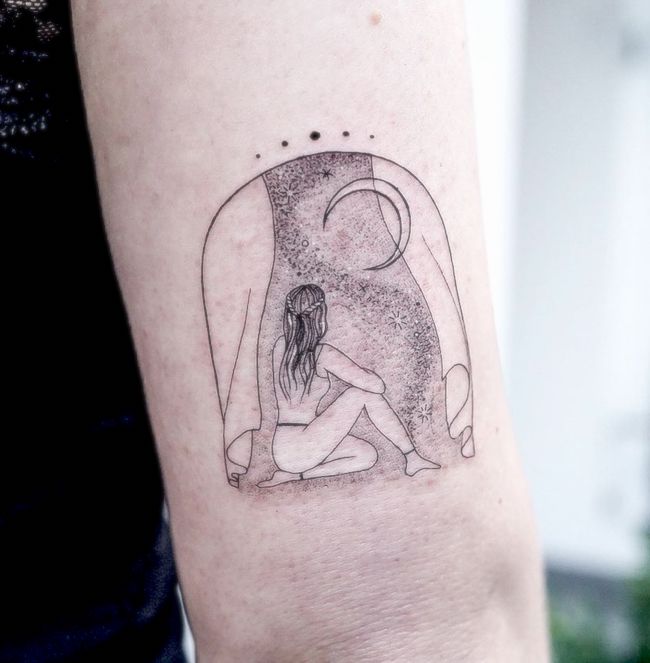 Talking to the moon _ un tatuaggio illustrativo di @ally.ink