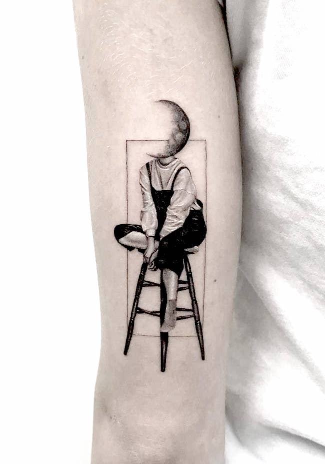 Un tatuaggio artistico sul braccio di @maya_gat