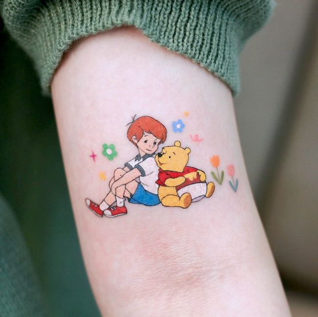 Tatuaggio di Winnie e Pooh di @saegeemtattoo- Tatuaggi classici di personaggi dei cartoni animati Disney