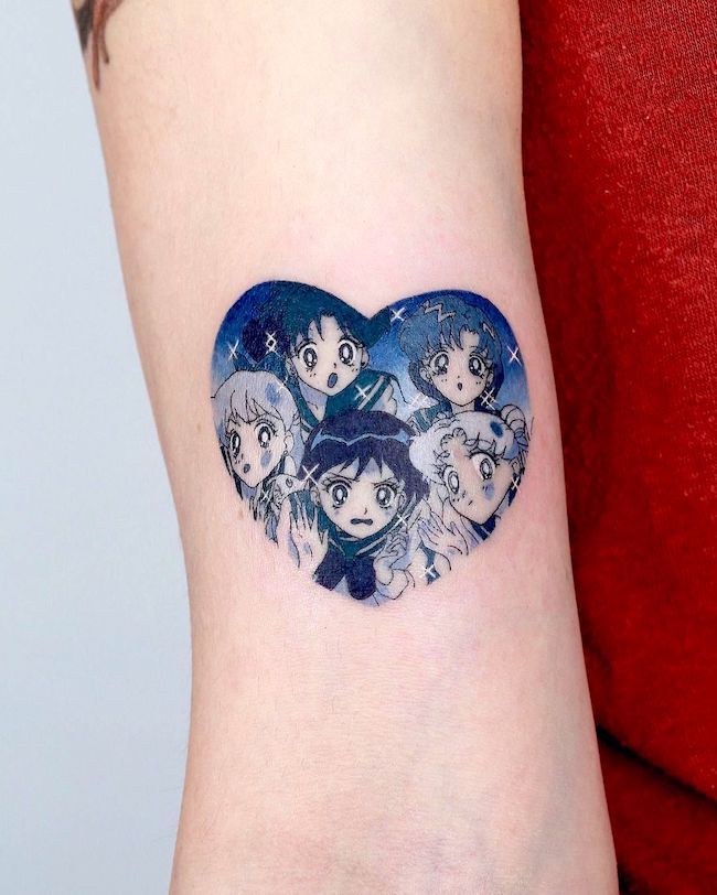 Un tatuaggio di Sailor Moon per gli amanti dei manga giapponesi di @log_tattoo
