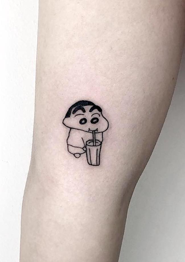 Tatuaggio Crayon Shin Chan di @mrtnq_tt- Tatuaggi di animazione giapponese