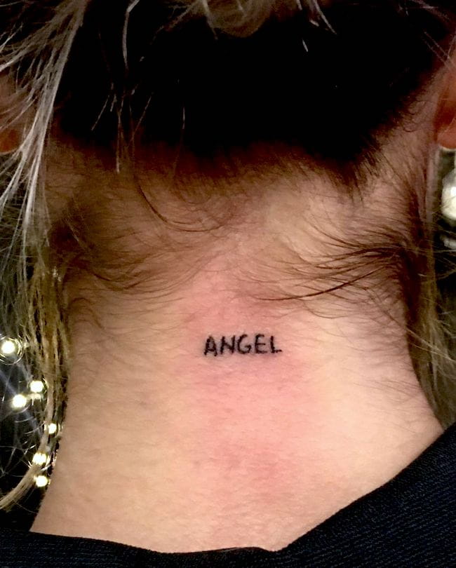 Angel - Un piccolo tatuaggio dietro il collo di @carpenter_tattoo