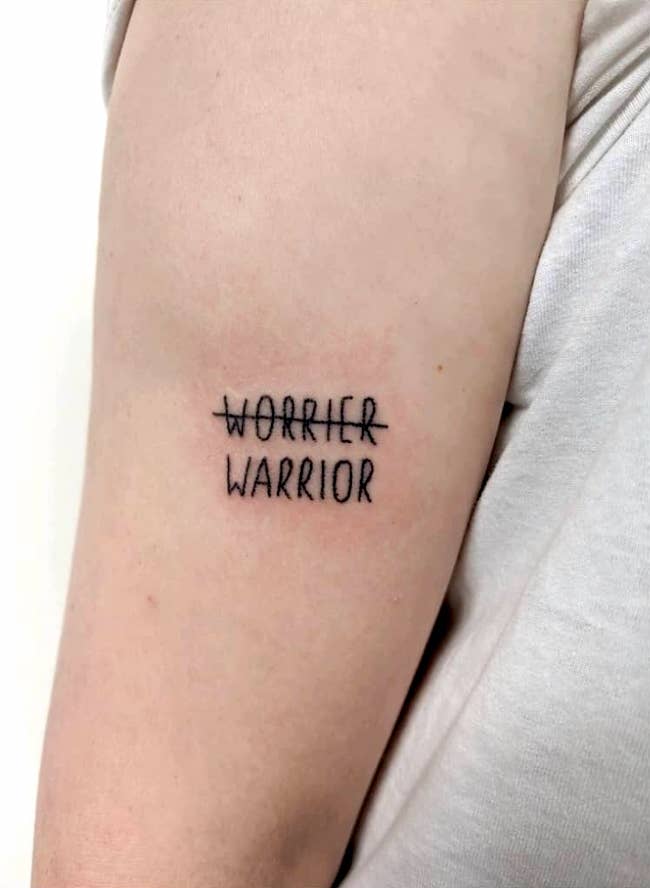 Guerriero non preoccupato - un tatuaggio significativo di @kellyneedles