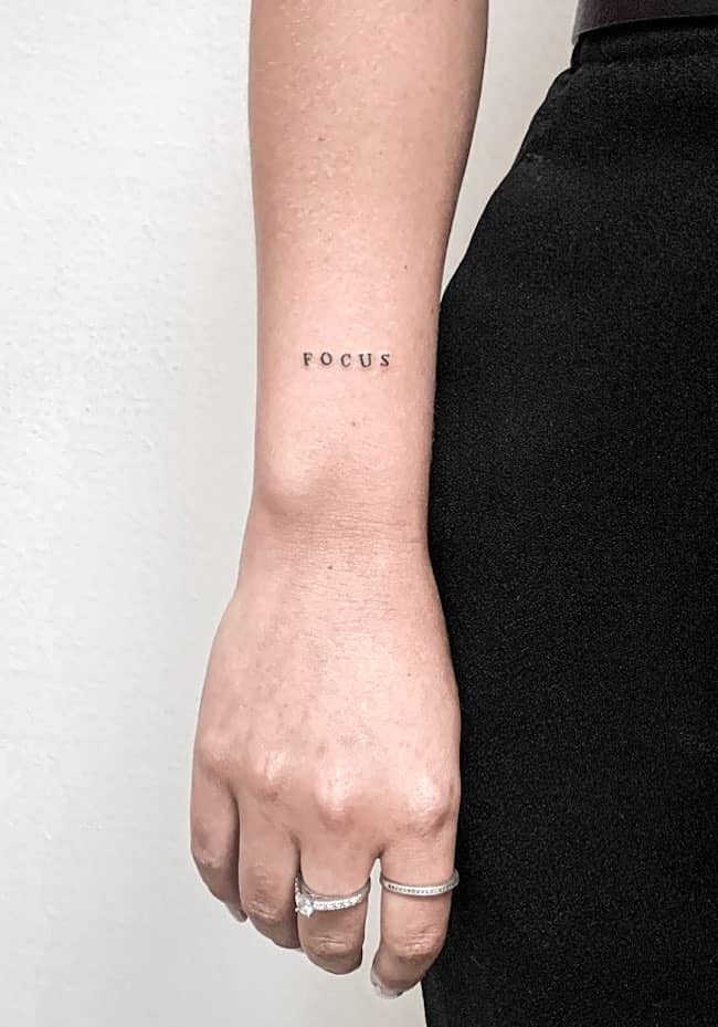 Un tatuaggio da polso di @capinksa per tenere gli occhi sulle stelle e i piedi per terra.